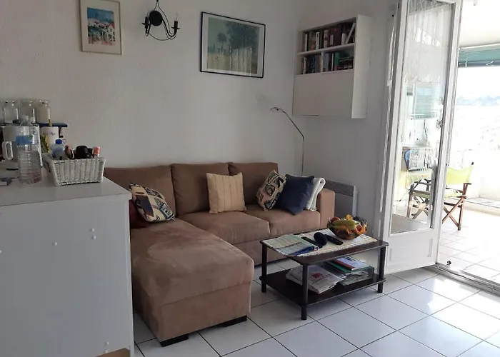 Garrigue Sur Cour Nyaraló *