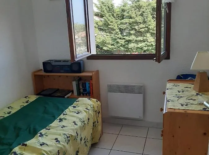 Garrigue Sur Cour Nyaraló *